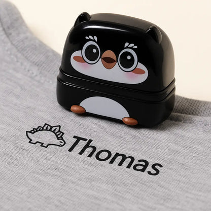 NamePrint by Baby Alphas – Gepersonaliseerde Naamstempel | Waterbestendig & Duurzaam