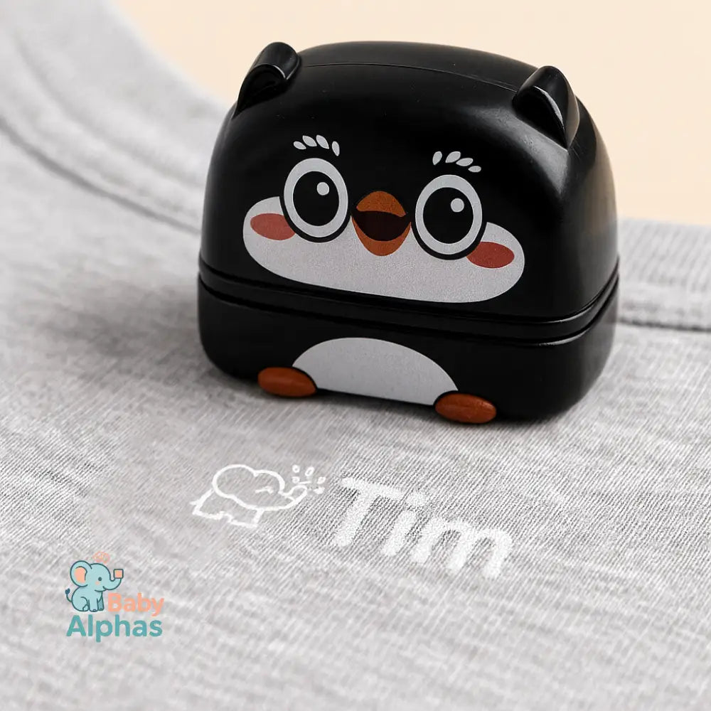 NamePrint by Baby Alphas – Gepersonaliseerde Naamstempel | Waterbestendig & Duurzaam Wit / Aangepaste tekst / olifant